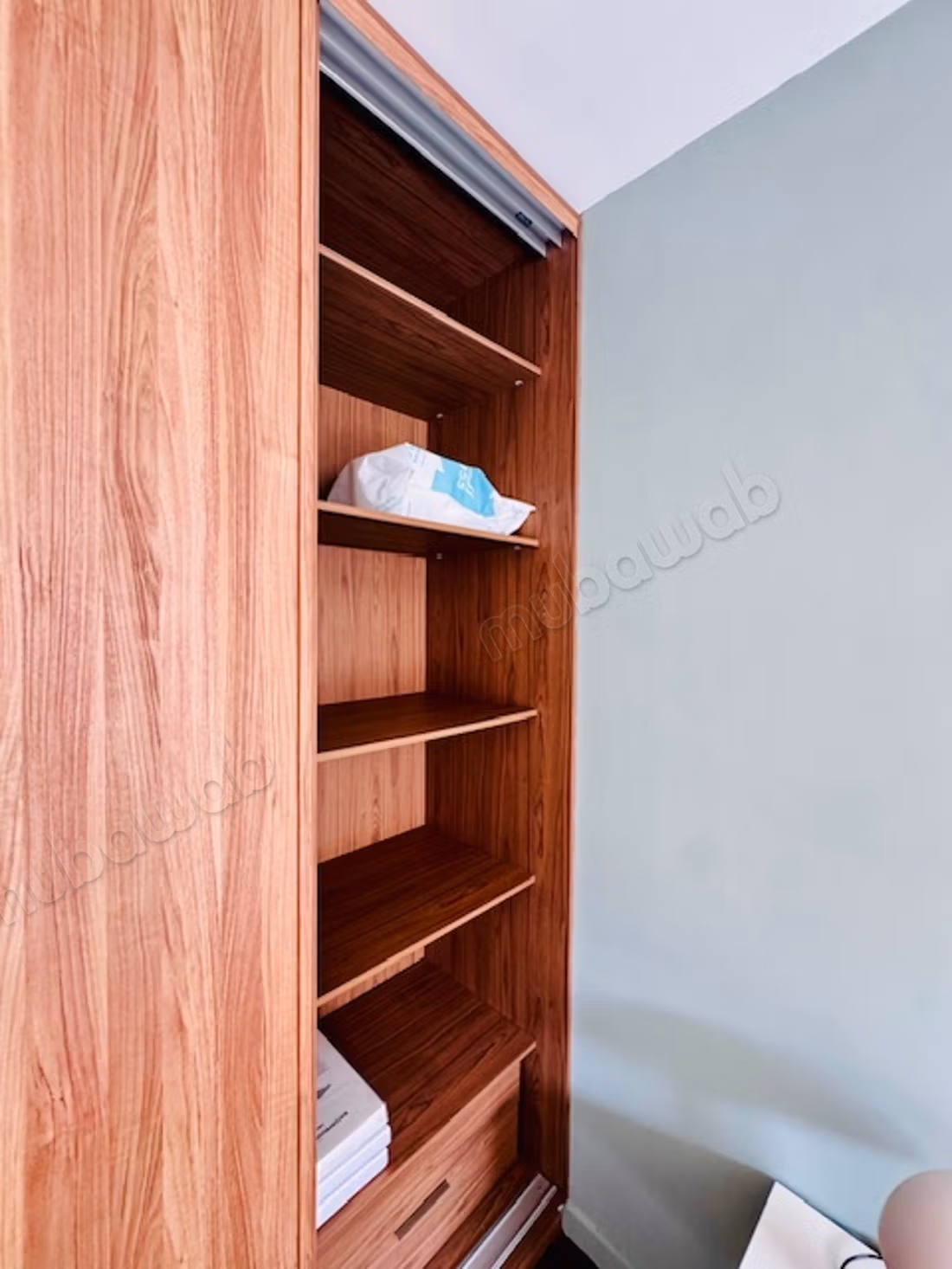 Louez cet appartement à Mers Sultan. 
1 chambre. 
Bien meublé