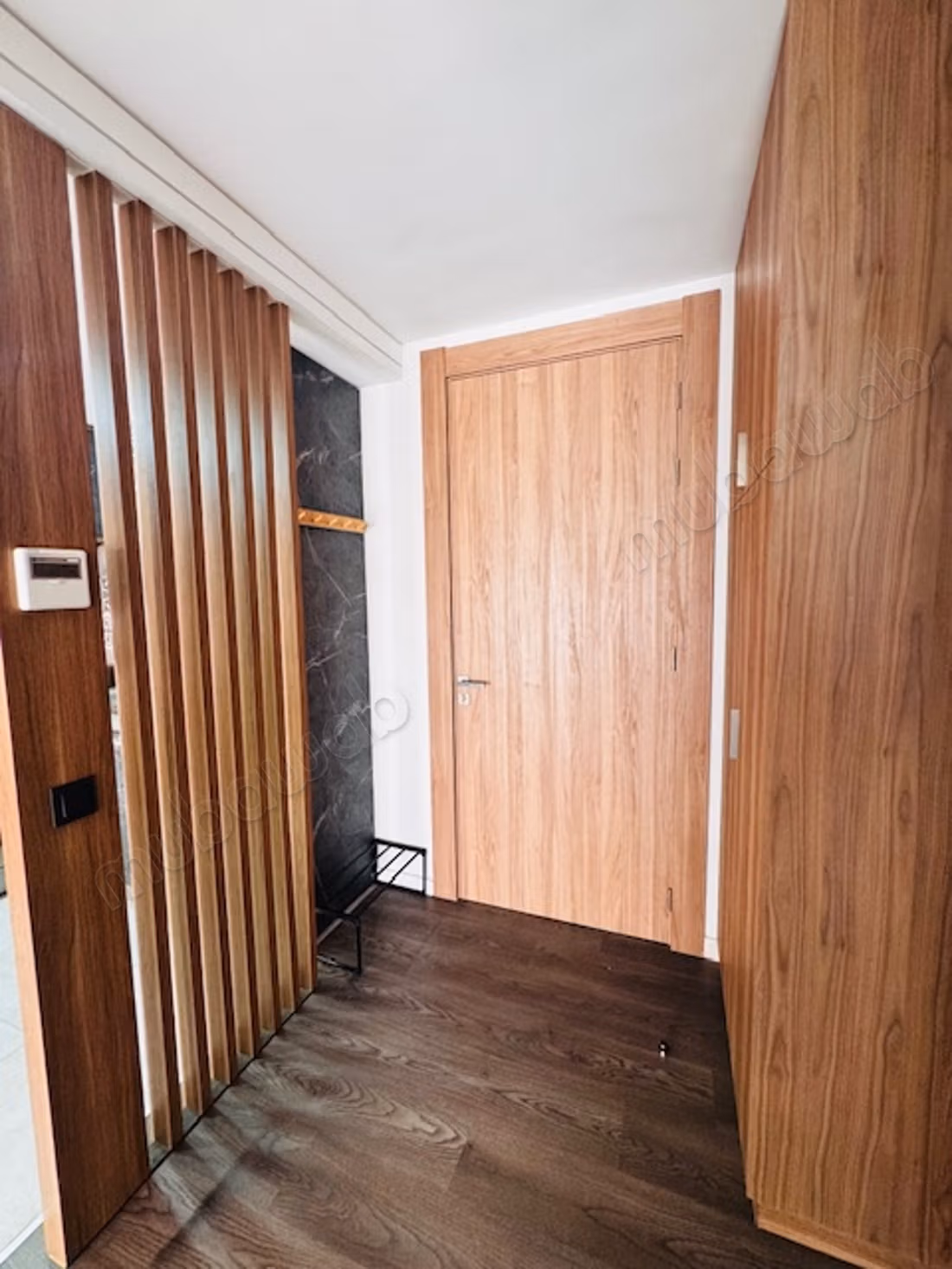 Louez cet appartement à Mers Sultan. 
1 chambre. 
Bien meublé