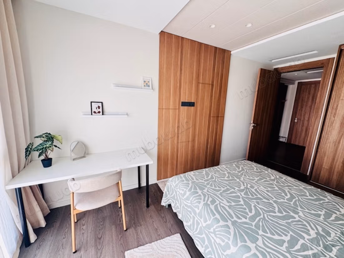 Louez cet appartement à Mers Sultan. 
1 chambre. 
Bien meublé