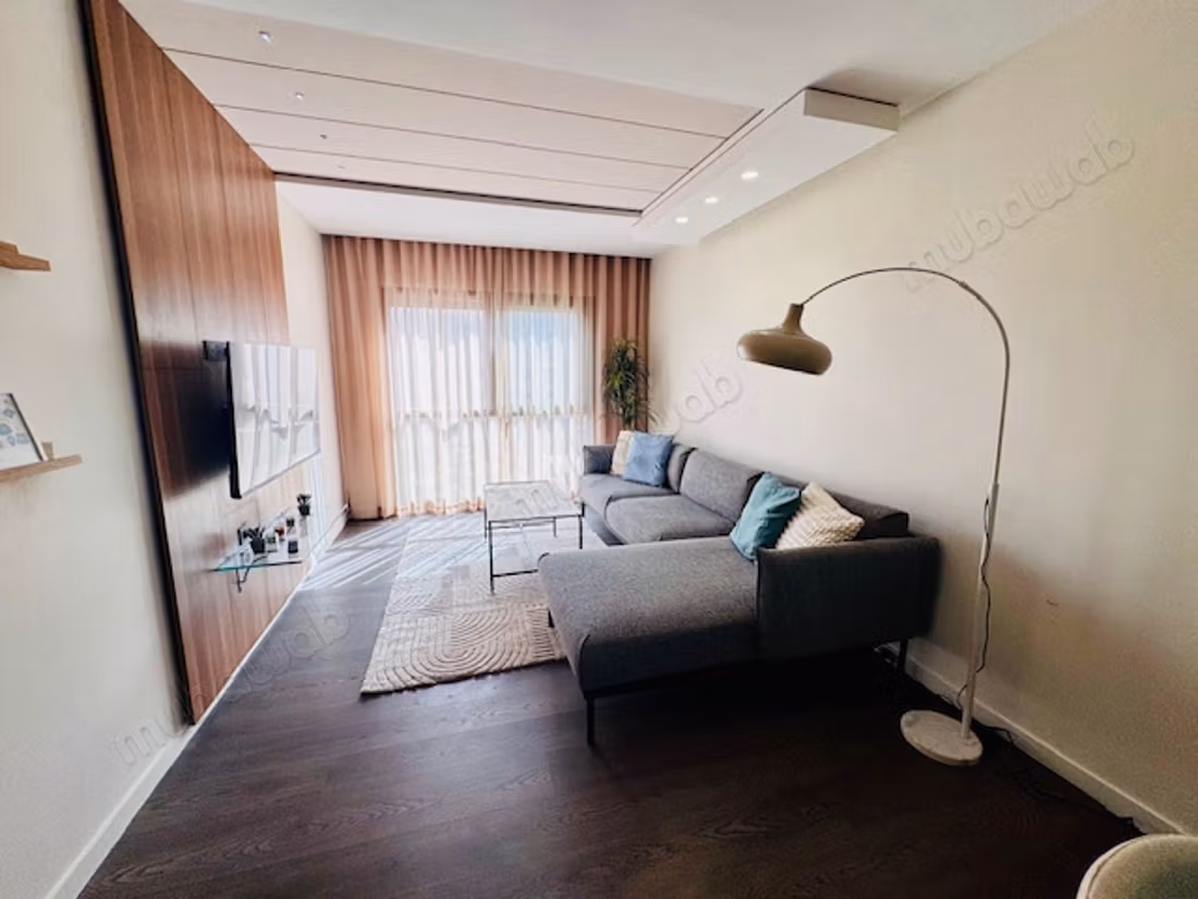 Louez cet appartement à Mers Sultan. 
1 chambre. 
Bien meublé
