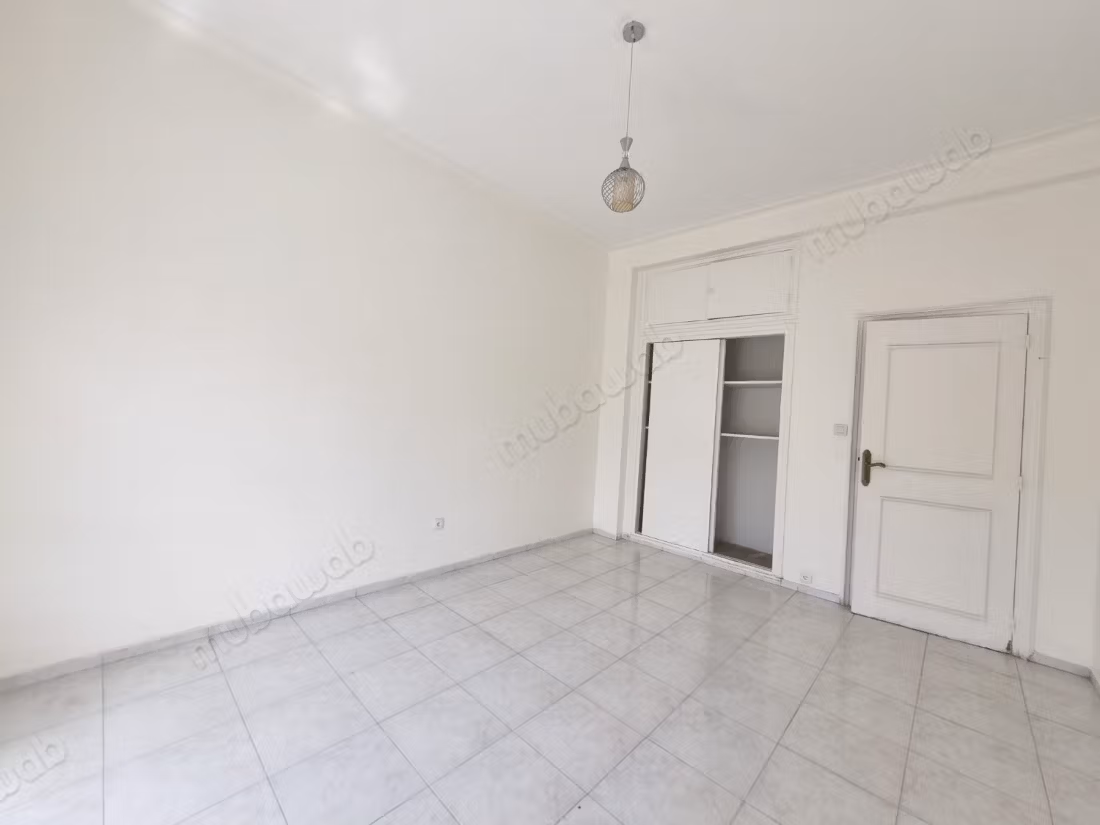 Joli appartement art deco a louer vide – gauthier