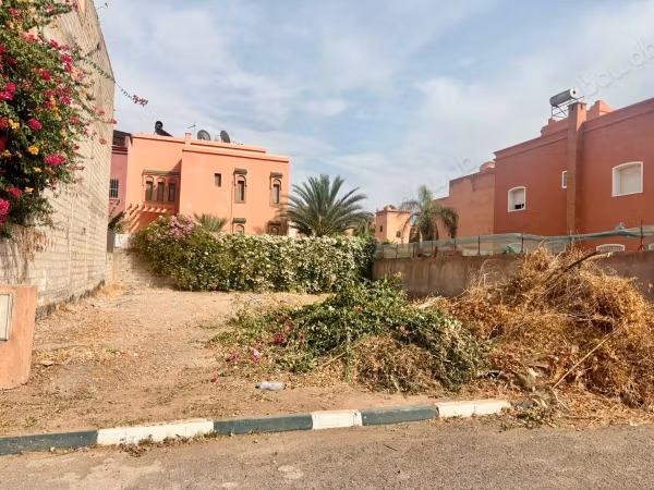 Land for sale in TARGA. Area 400 m²