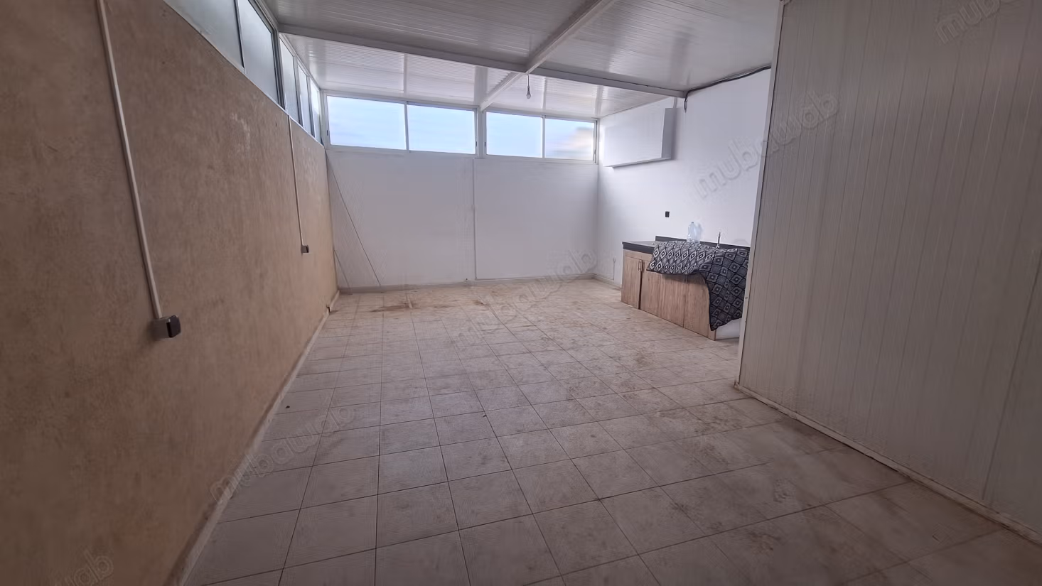 Bureaux à louer à CIL Hay Salam. Surface totale 109 m². Ascenseur et garage