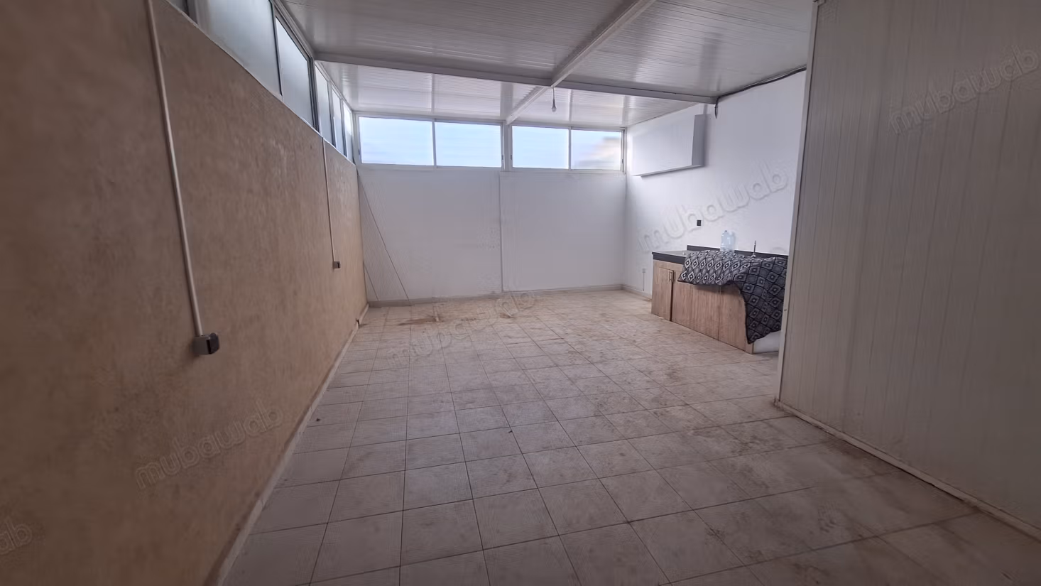 Bureaux à louer à CIL Hay Salam. Surface totale 109 m². Ascenseur et garage
