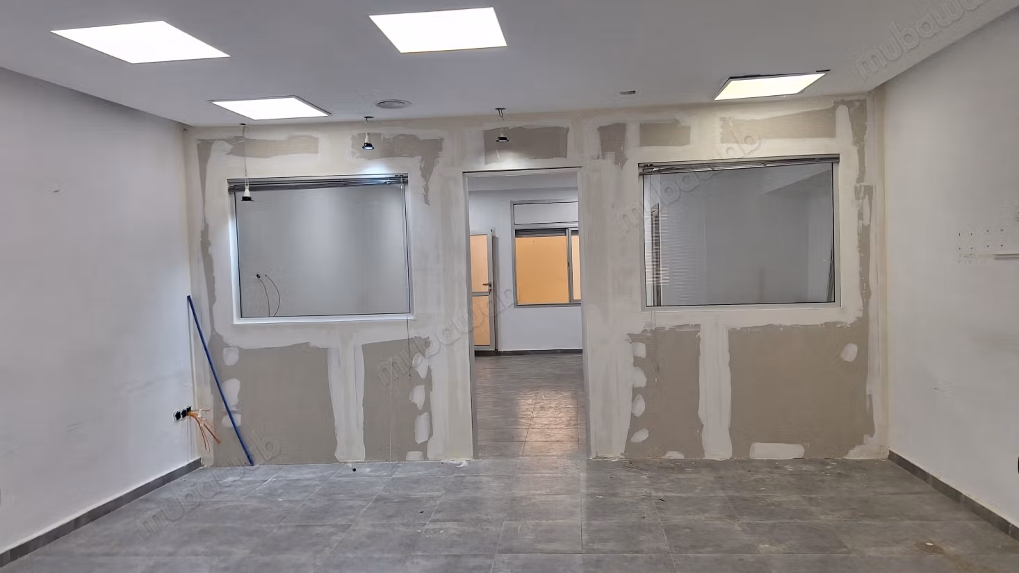 Bureaux à louer à CIL Hay Salam. Surface totale 109 m². Ascenseur et garage