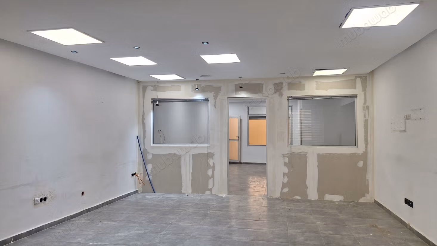 Bureaux à louer à CIL Hay Salam. Surface totale 109 m². Ascenseur et garage