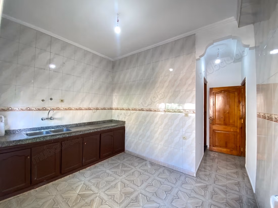 Appartement vide avec terasse à louer ahlan 
tanger
