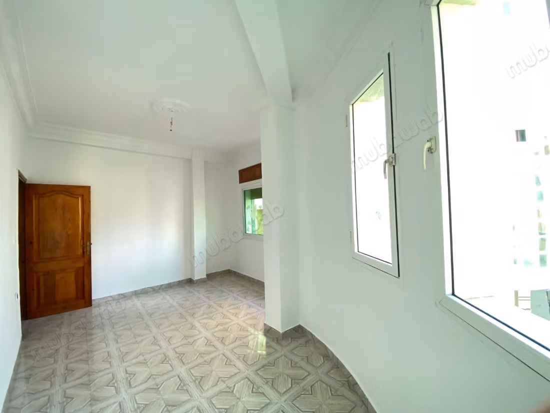 Appartement vide avec terasse à louer ahlan 
tanger