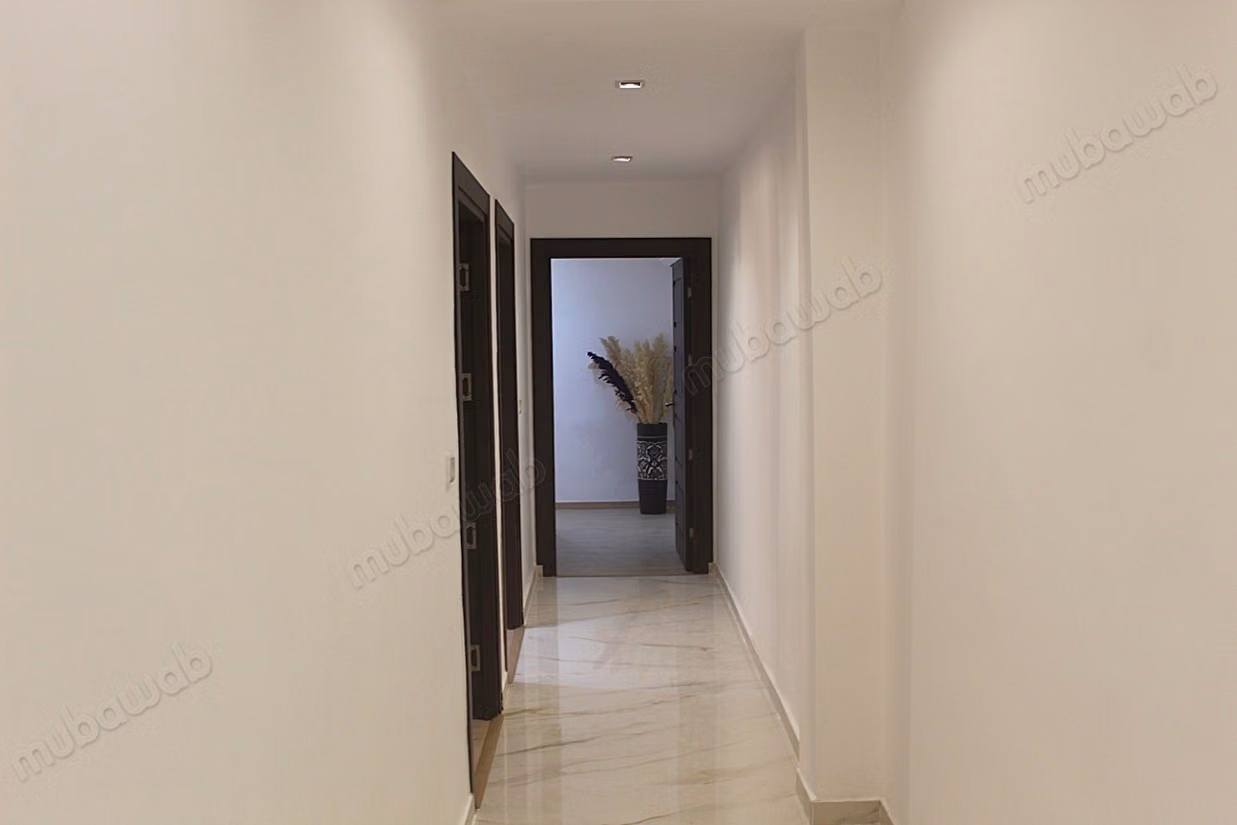 UNIQUE. Appartement avec jardin et piscine privée