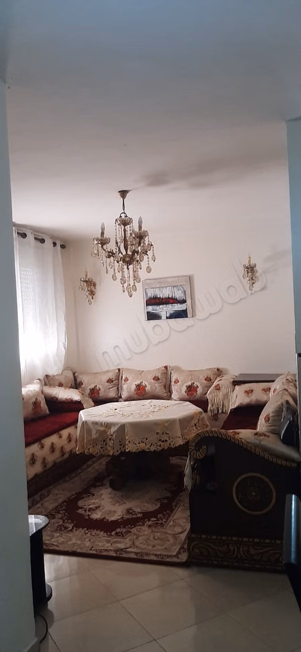Location d'un appartement à Oulfa.
Meublé