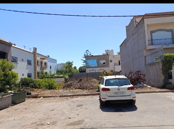 Compra de terreno en Dar Bouazza. Superficie de 371 m²