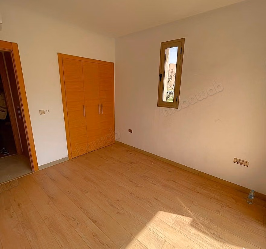 Appartement de 3 chambres en rdjardin