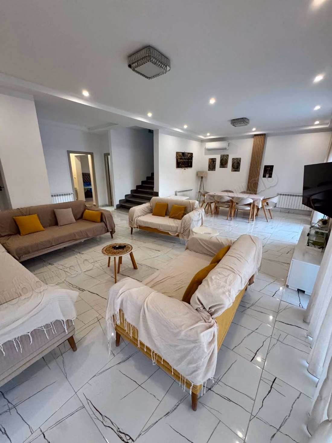 Superbe villa à louer à Hammamet. 4 chambres. Bien meublé