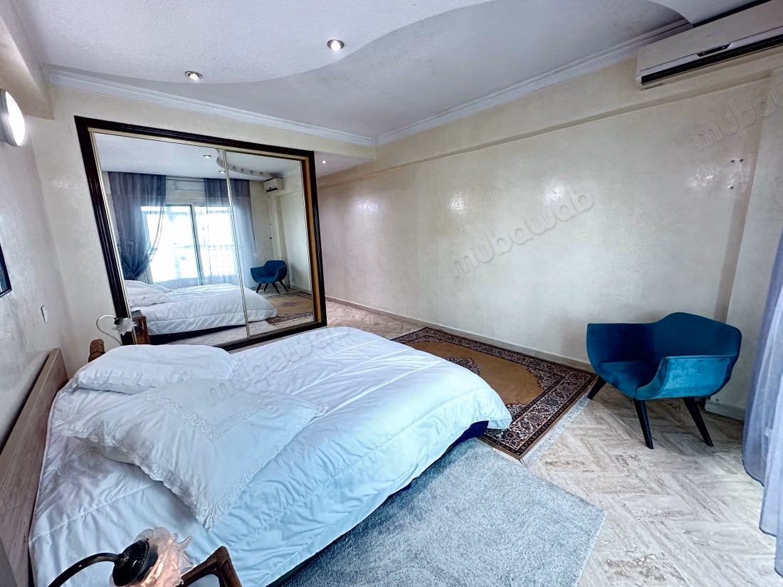Très grand appartement familial à la location meublé de 3chambres sur blvr GHANDI
