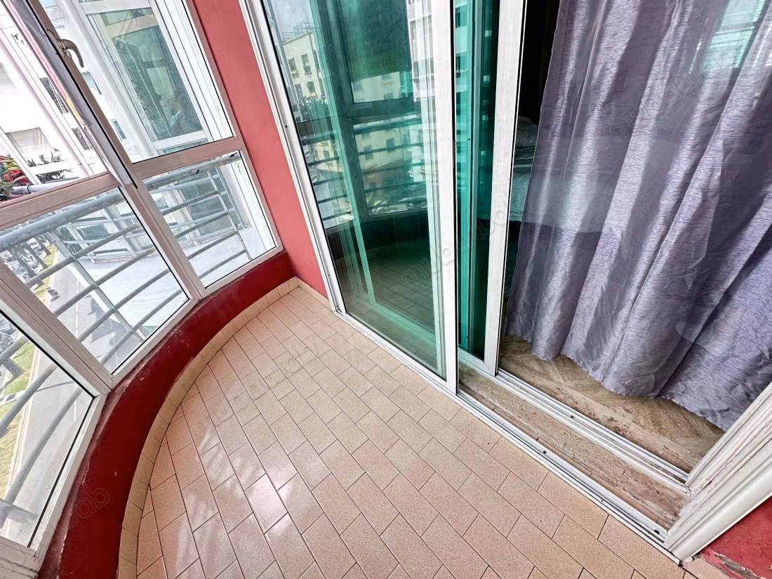 Très grand appartement familial à la location meublé de 3chambres sur blvr GHANDI