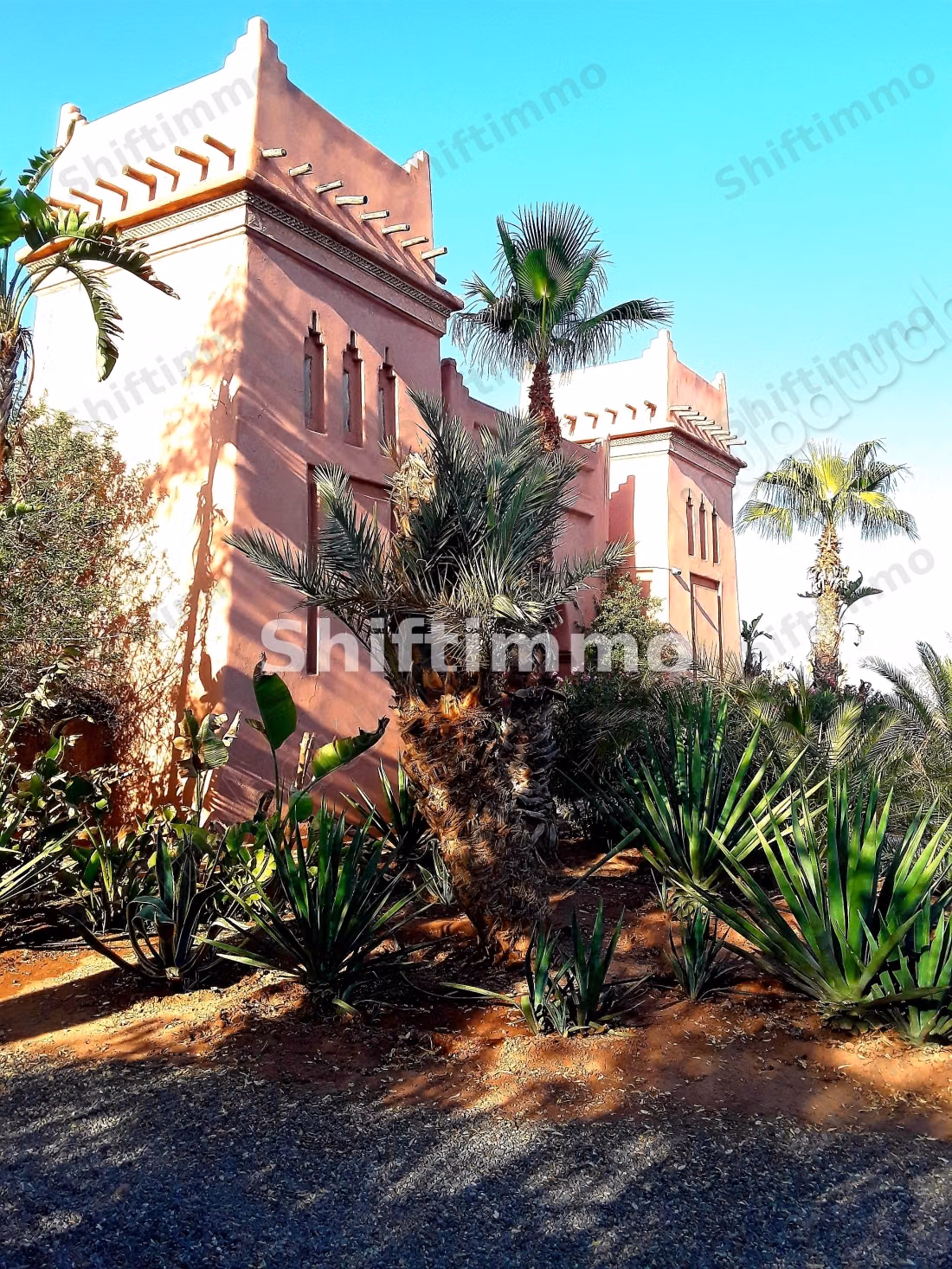 Artist's Palace of 4.7ha on the road to Amizmiz