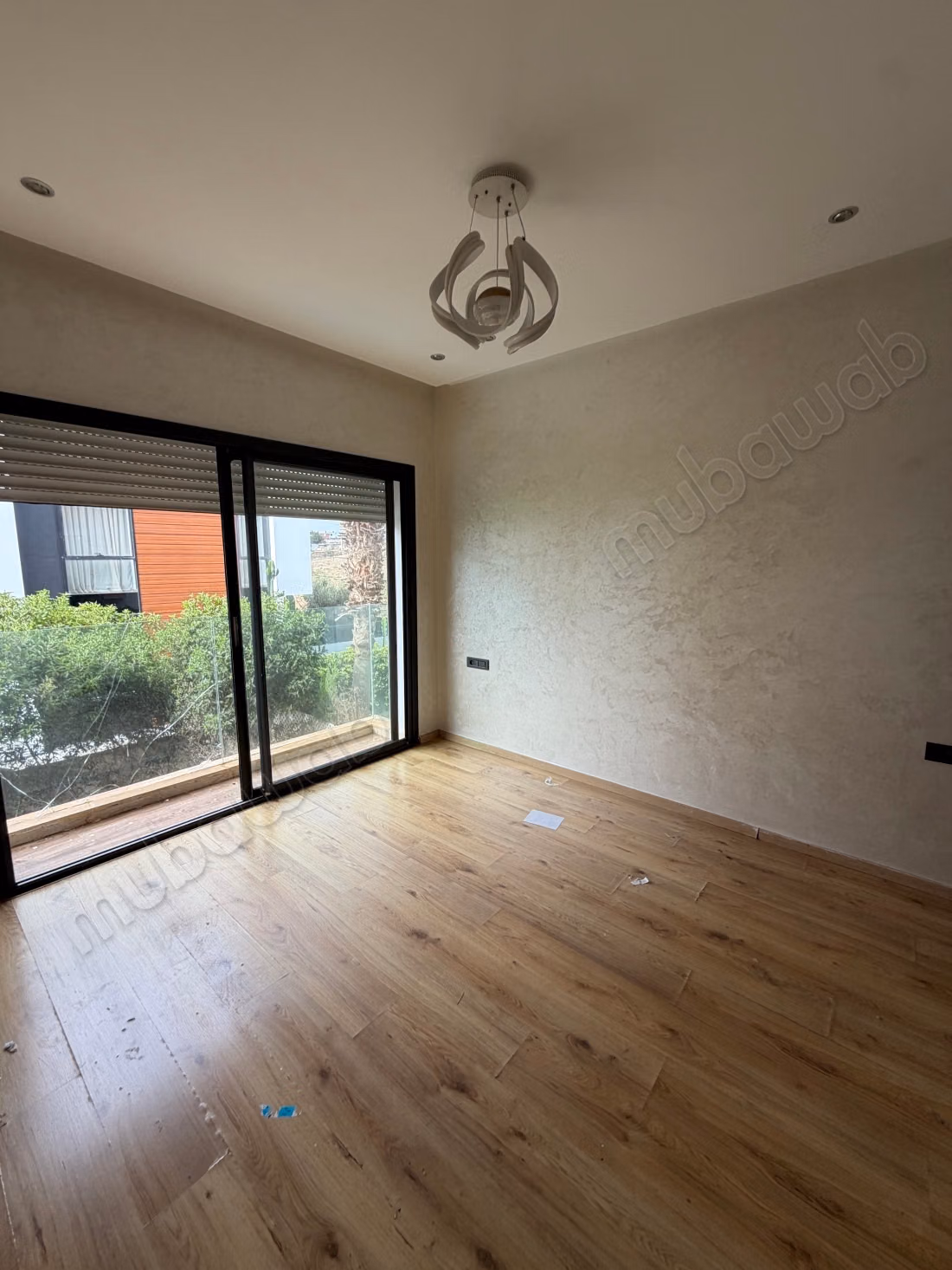 Rent this apartment in Dar Bouazza. Total area 90 m². Concierge service, beautiful pool