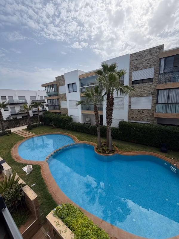 Affitta questo appartamento a Dar Bouazza. Superficie totale di 90 m². Servizio di concierge, bella piscina