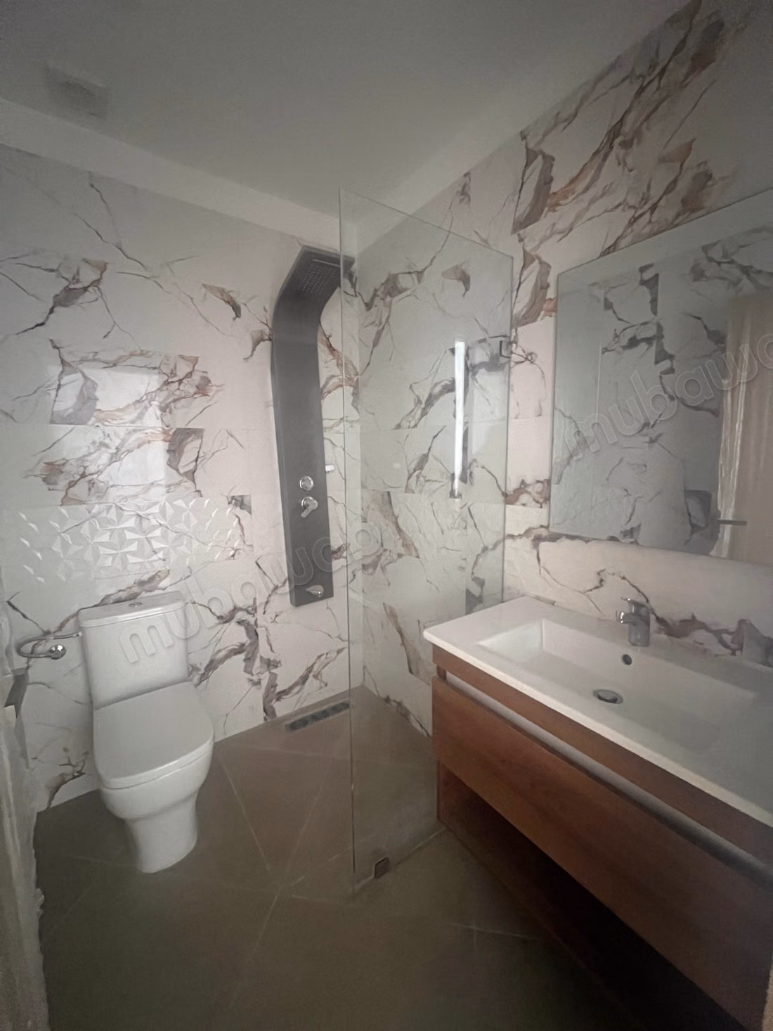 Nieuwe lege appartement te huur gelegen in het stadscentrum