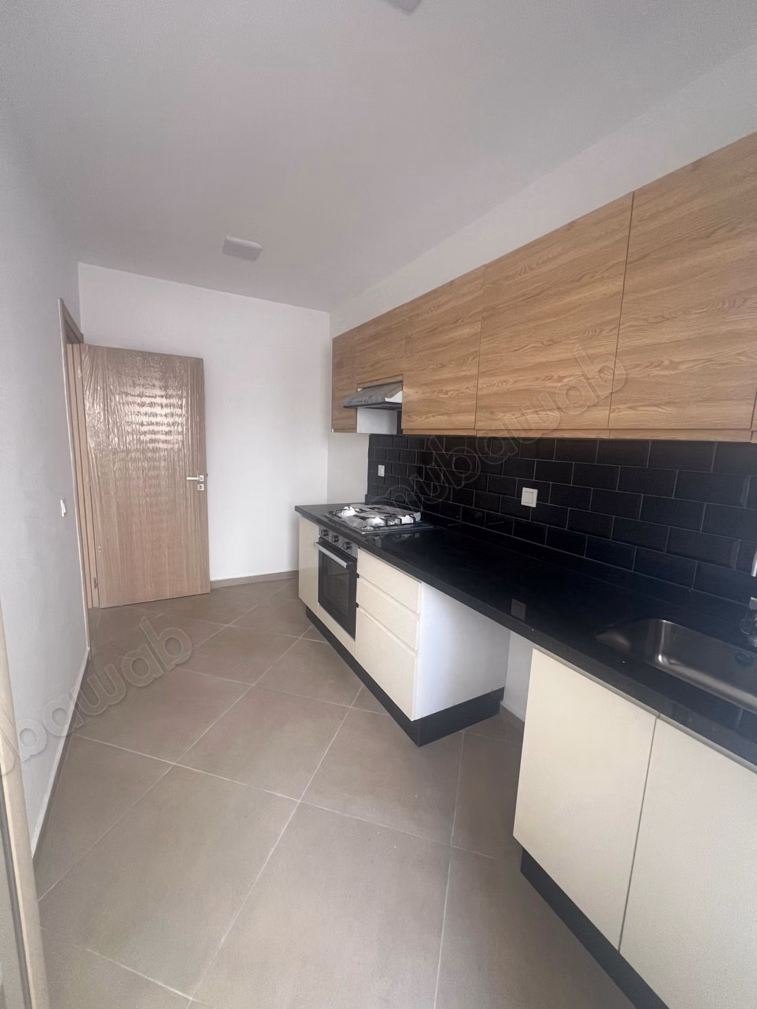Nieuwe lege appartement te huur gelegen in het stadscentrum