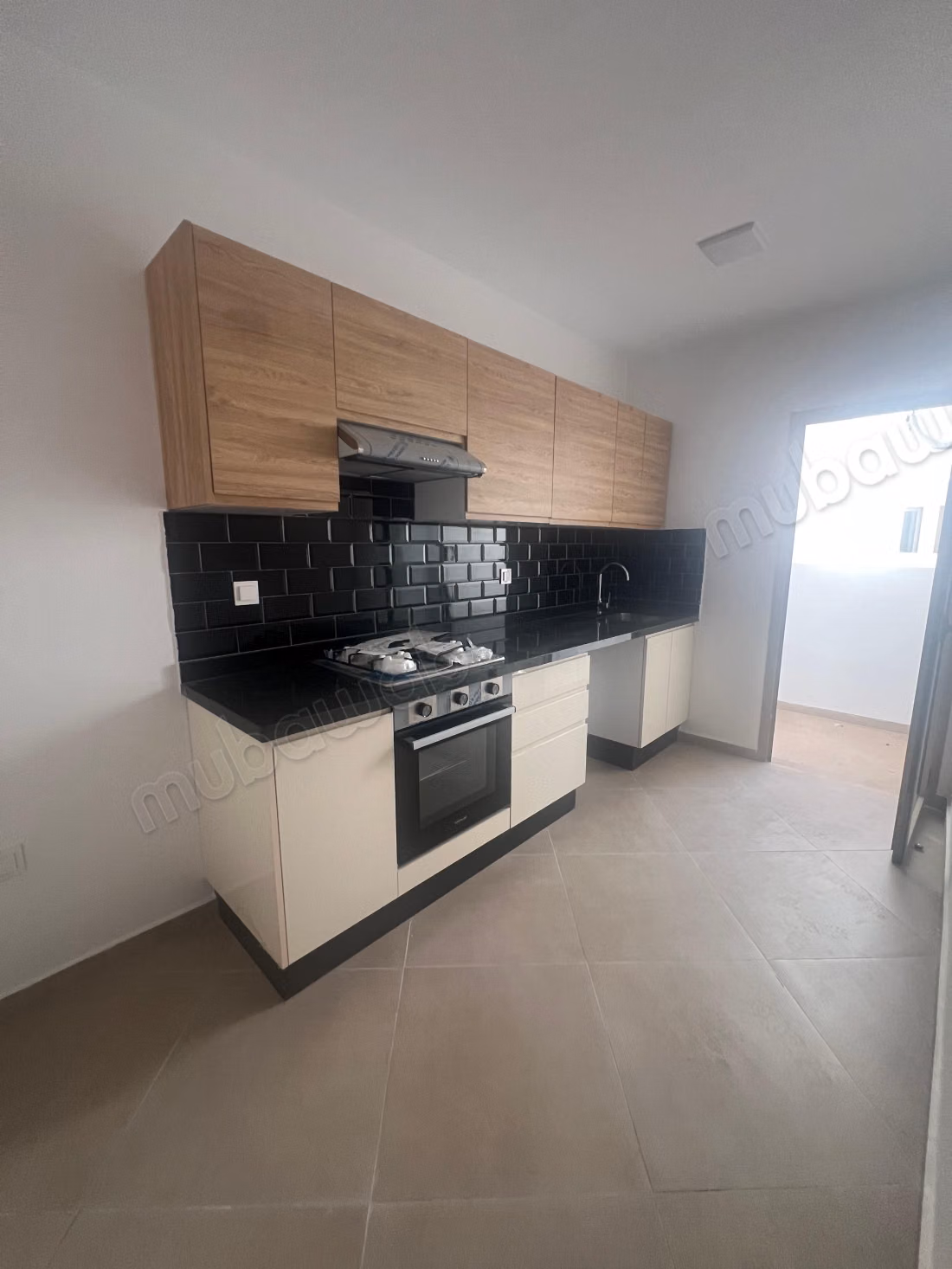 Nieuwe lege appartement te huur gelegen in het stadscentrum
