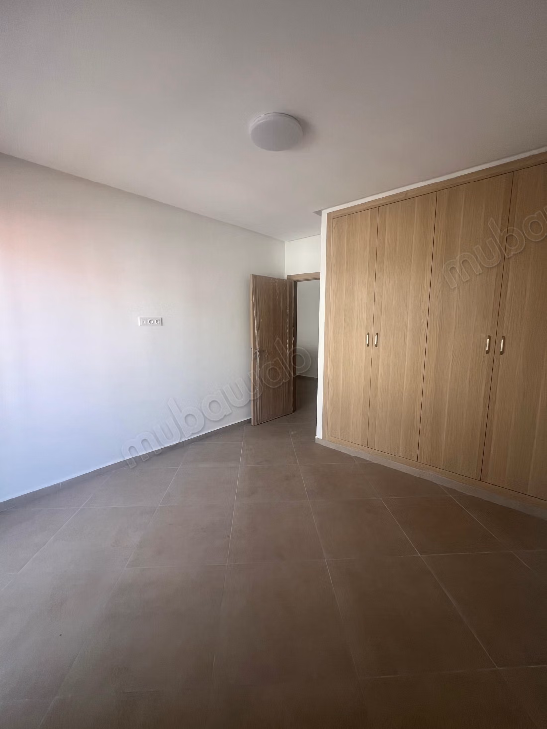 Nieuwe lege appartement te huur gelegen in het stadscentrum