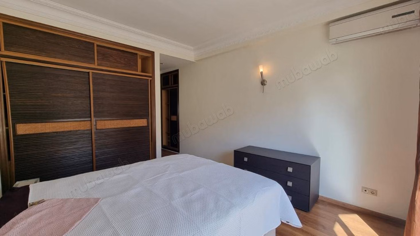 À louer – Appartement meublé, Racine