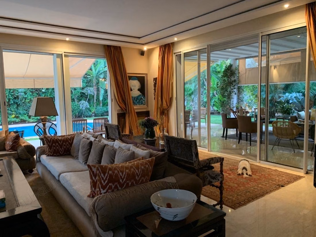 Villa lujosa en venta en Anfa. 4 habitaciones cómodas. Jardín y garaje