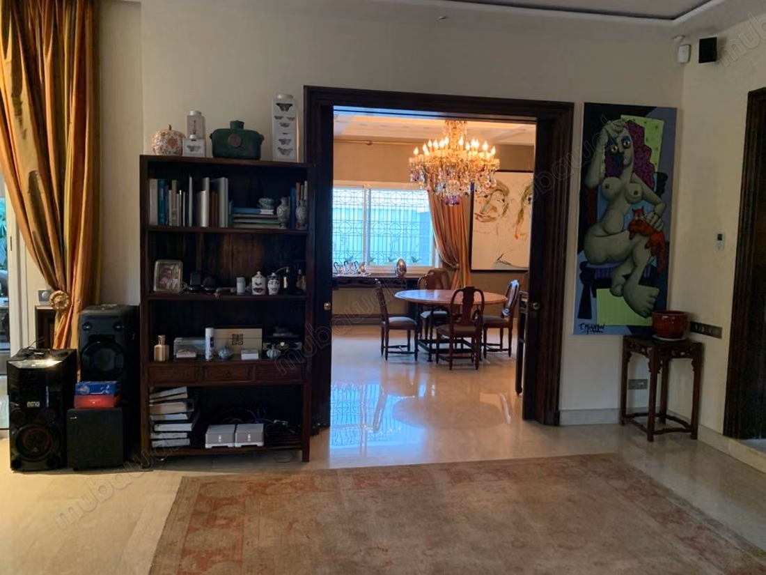 Villa lujosa en venta en Anfa. 4 habitaciones cómodas. Jardín y garaje