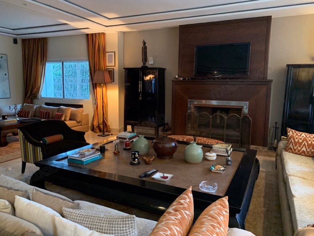 Villa lujosa en venta en Anfa. 4 habitaciones cómodas. Jardín y garaje