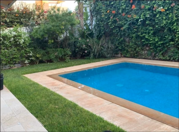 Somptuosa villa en venta en Anfa. 4 dormitorios agradables. Jardín y garaje