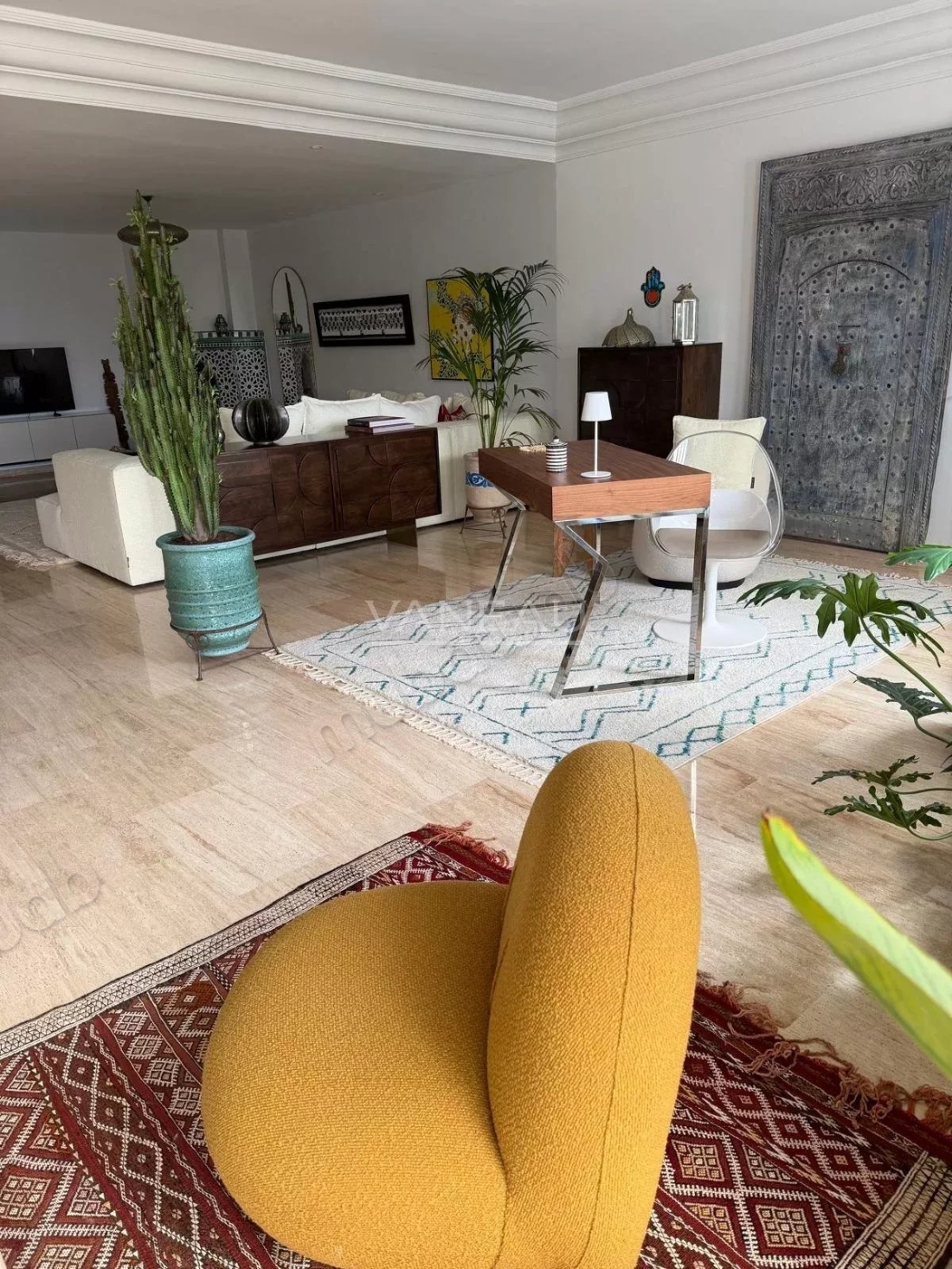 Appartement meublé avec grande terrasse à louer