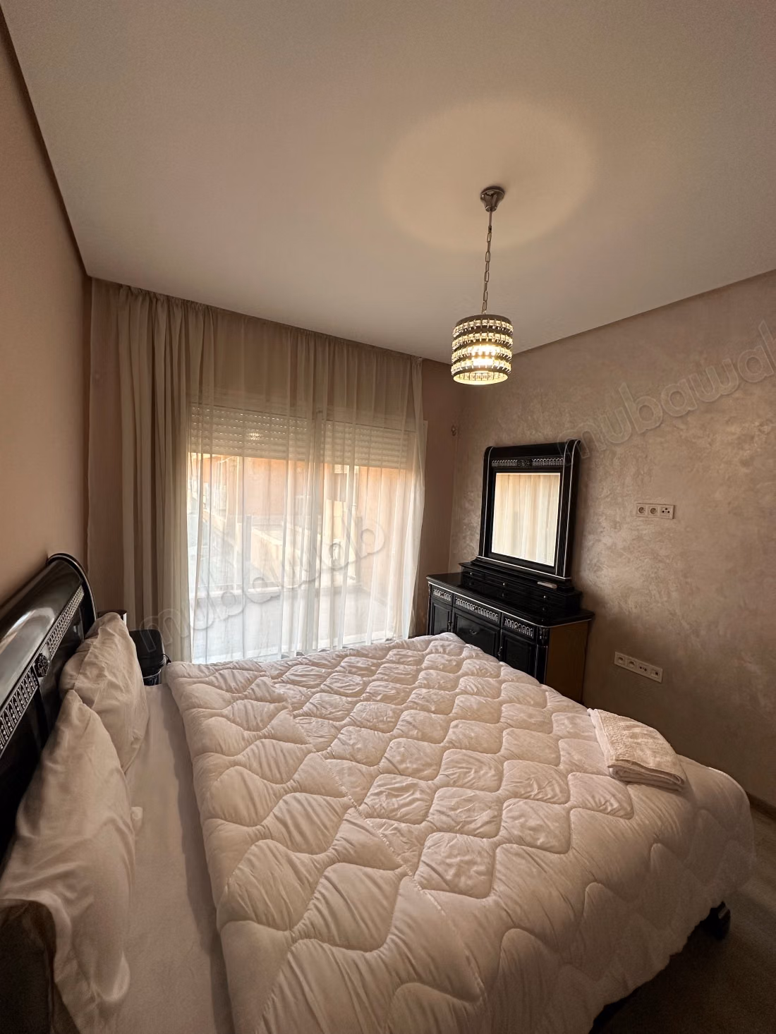 Location d'un appartement à Hivernage. 
3 chambres agréables. 
Parking et ascenseur