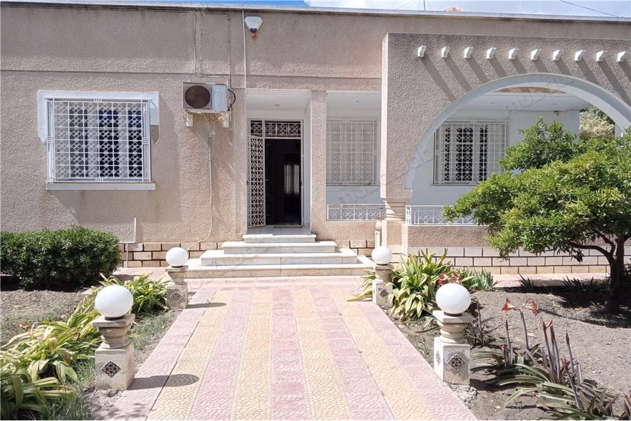 A Vendre Une grande villa au Centre Ville Nabeul