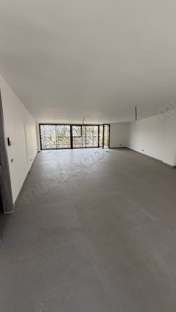 Uffici in affitto a Oasis. Superficie di 131 m²