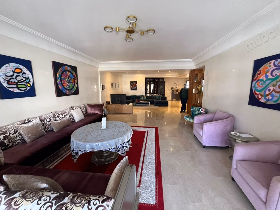 Apartment for sale in Gauthier. Total area 175 m². Double glazing and central heating