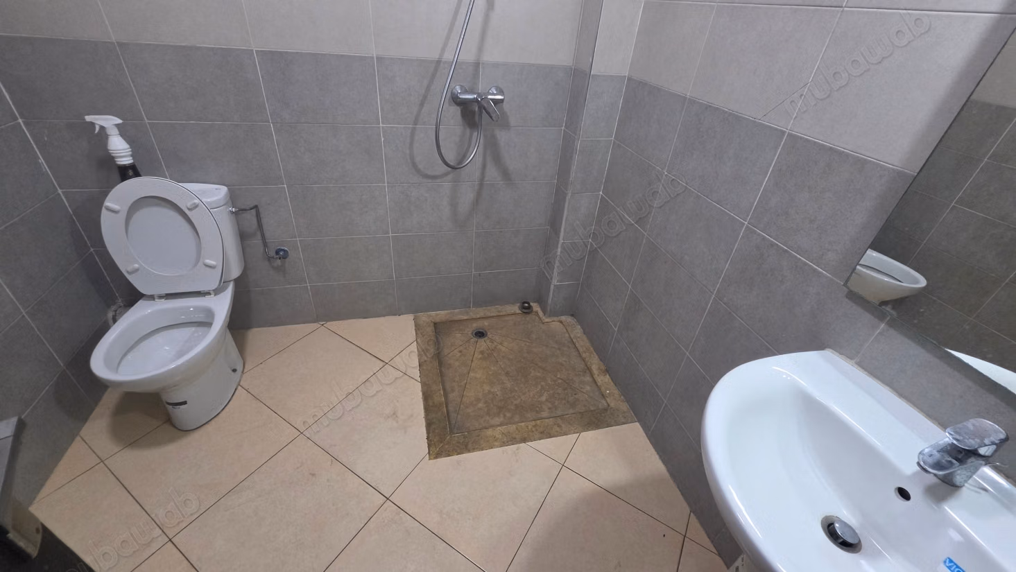 Apartamento con terraza en Al Qods en venta