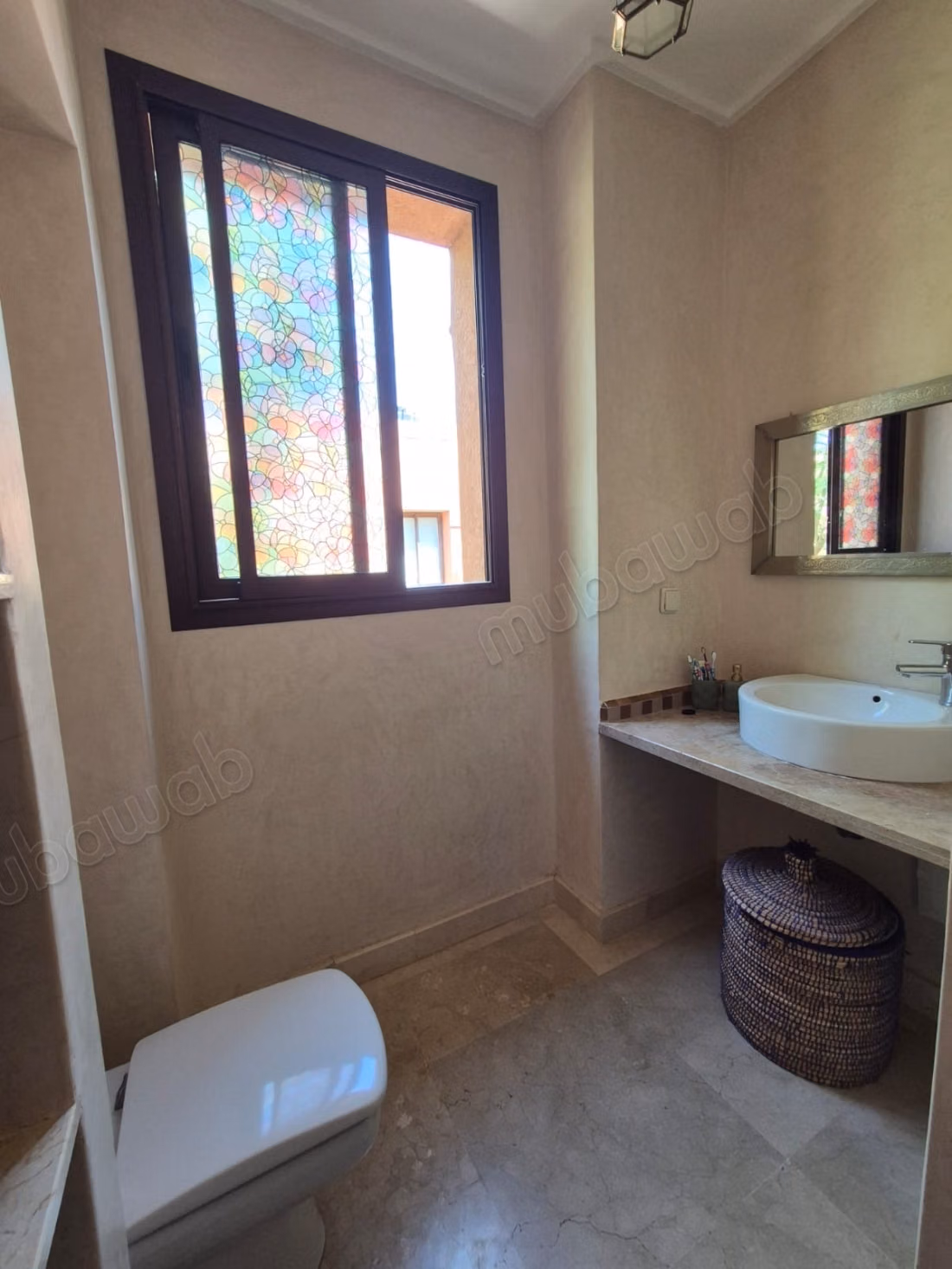 Dans un domaine avec golf, piscine et base de sports nautiques, jolie villa, 3 ch, terrasse