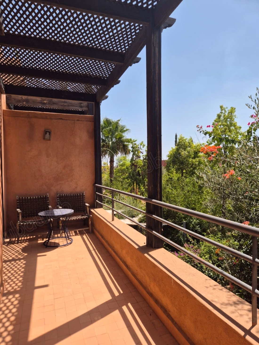 Dans un domaine avec golf, piscine et base de sports nautiques, jolie villa, 3 ch, terrasse