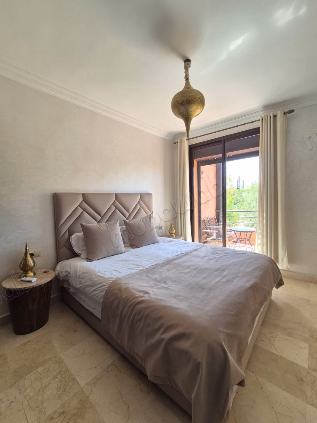 Dans un domaine avec golf, piscine et base de sports nautiques, jolie villa, 3 ch, terrasse