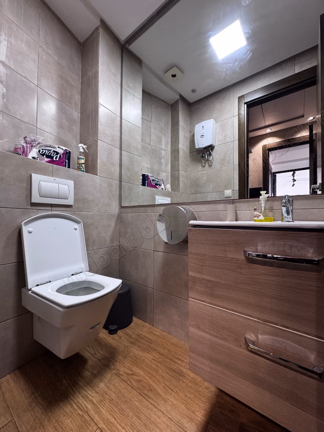 Furnished kantoren te huur in Les Hôpitaux. Totale oppervlakte 57 m²