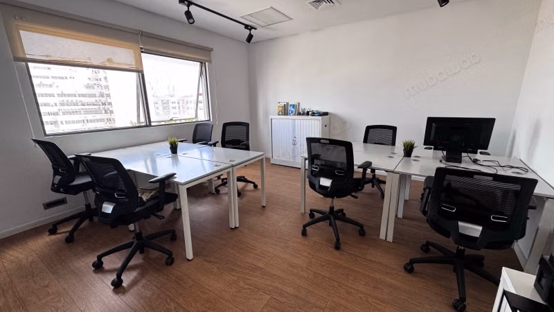 Uffici arredati in affitto a Les Hôpitaux. Superficie totale di 57 m²