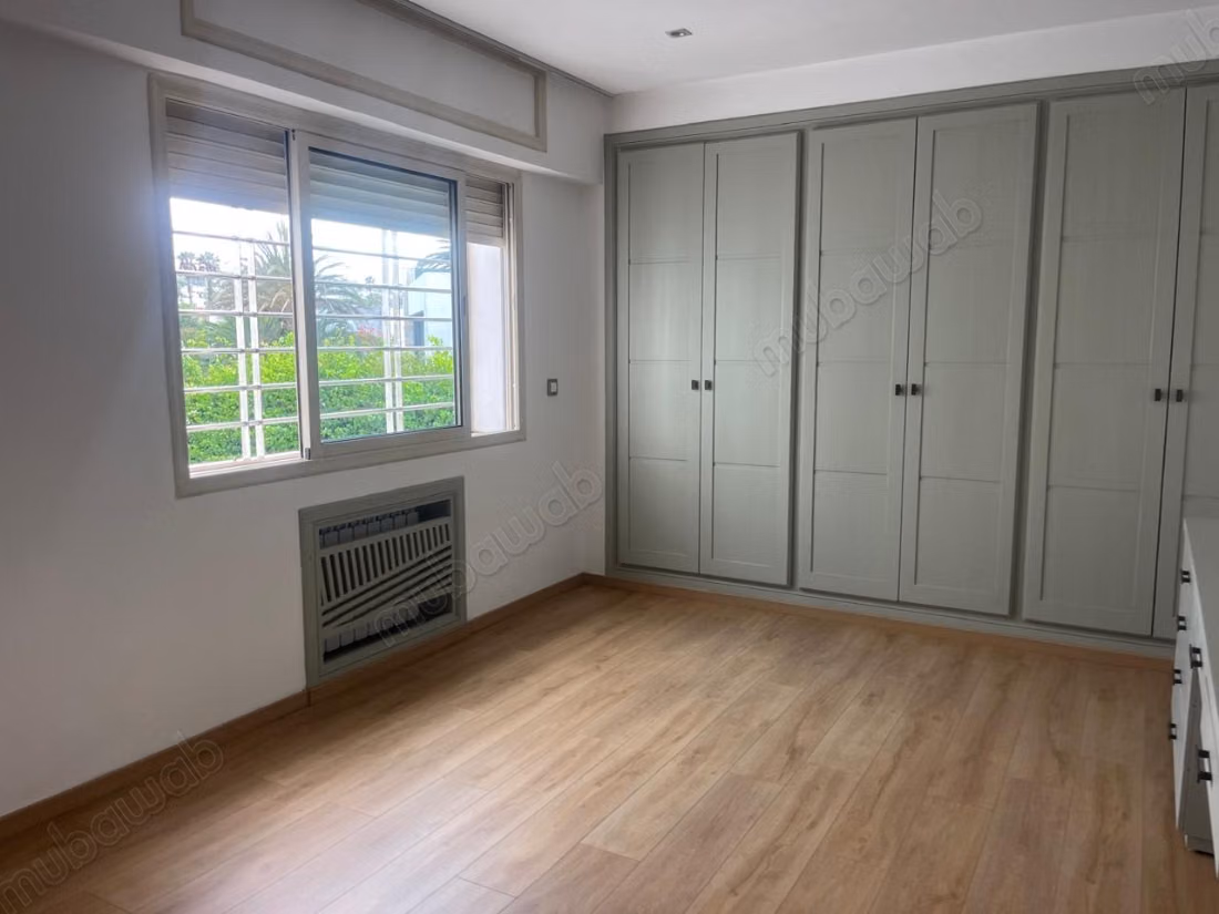 Premium villa for office use for rent in Anfa. Area 1000 m². Beautiful terraces and garden