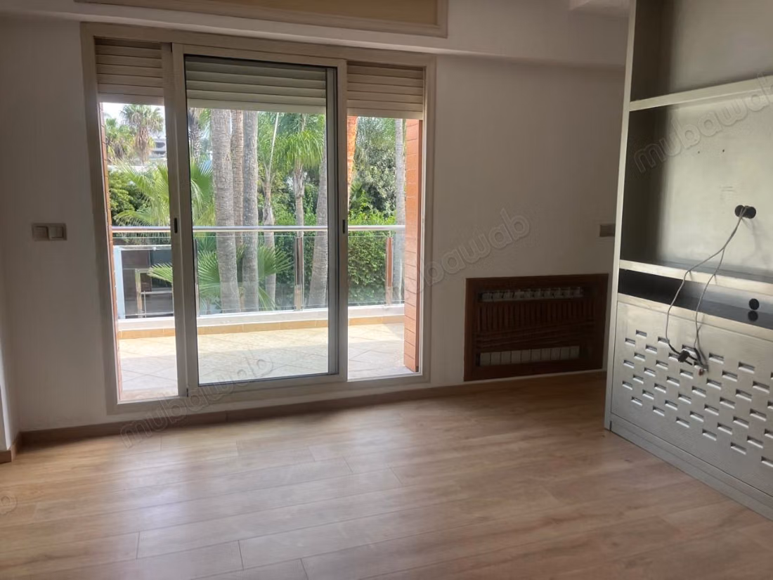 Premium villa for office use for rent in Anfa. Area 1000 m². Beautiful terraces and garden