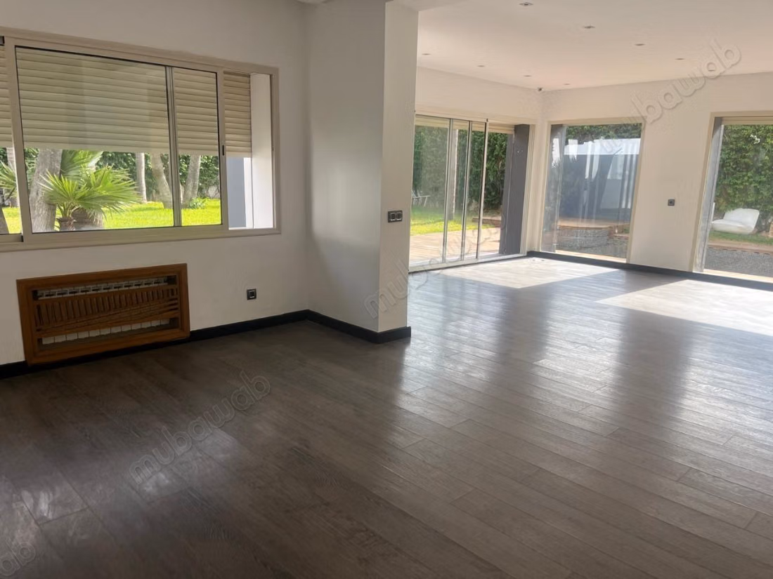 Premium villa for office use for rent in Anfa. Area 1000 m². Beautiful terraces and garden