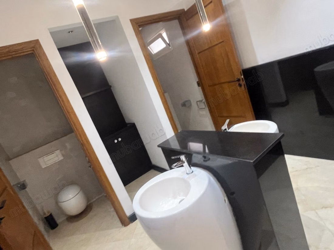 Premium villa for office use for rent in Anfa. Area 1000 m². Beautiful terraces and garden