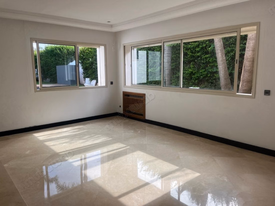 Premium villa for office use for rent in Anfa. Area 1000 m². Beautiful terraces and garden