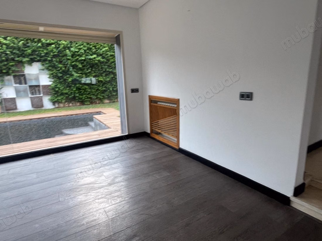 Premium villa for office use for rent in Anfa. Area 1000 m². Beautiful terraces and garden