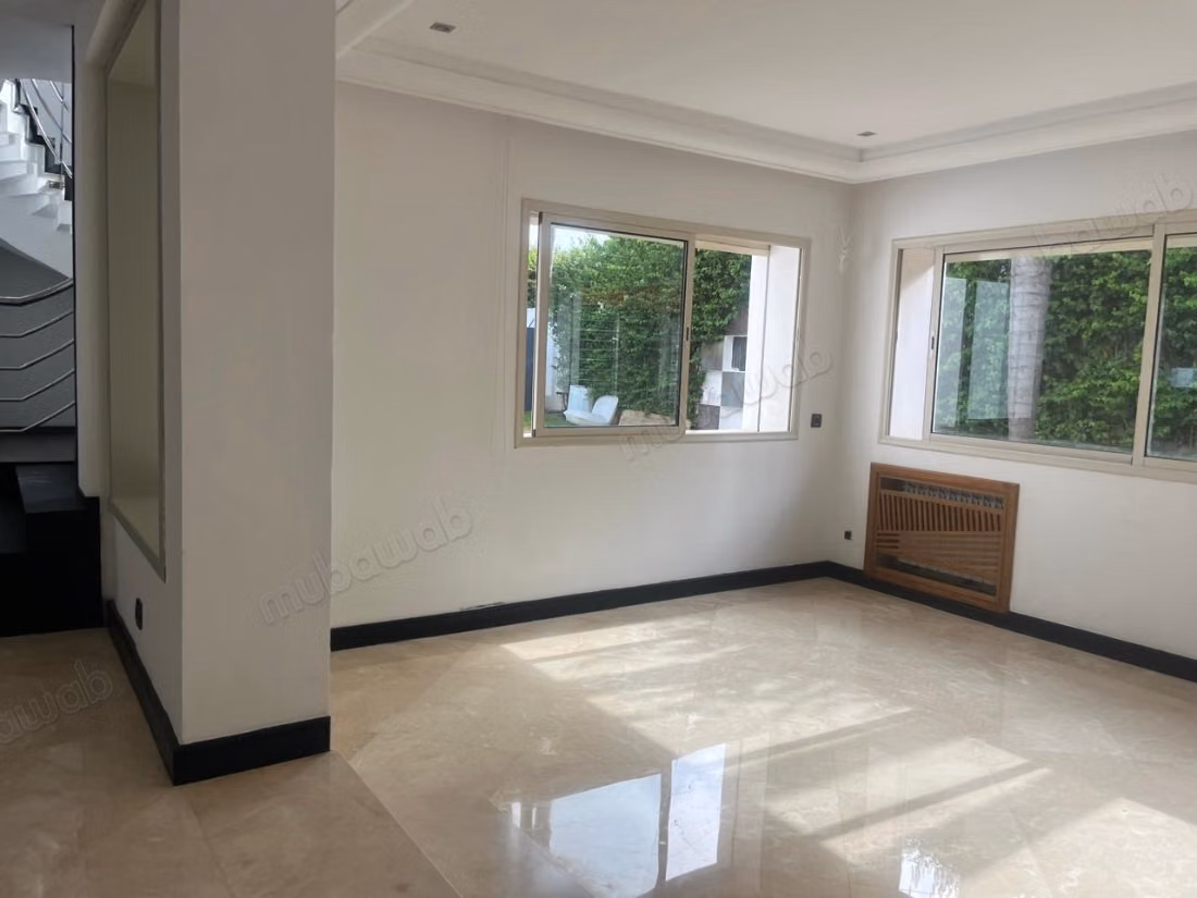 Premium villa for office use for rent in Anfa. Area 1000 m². Beautiful terraces and garden