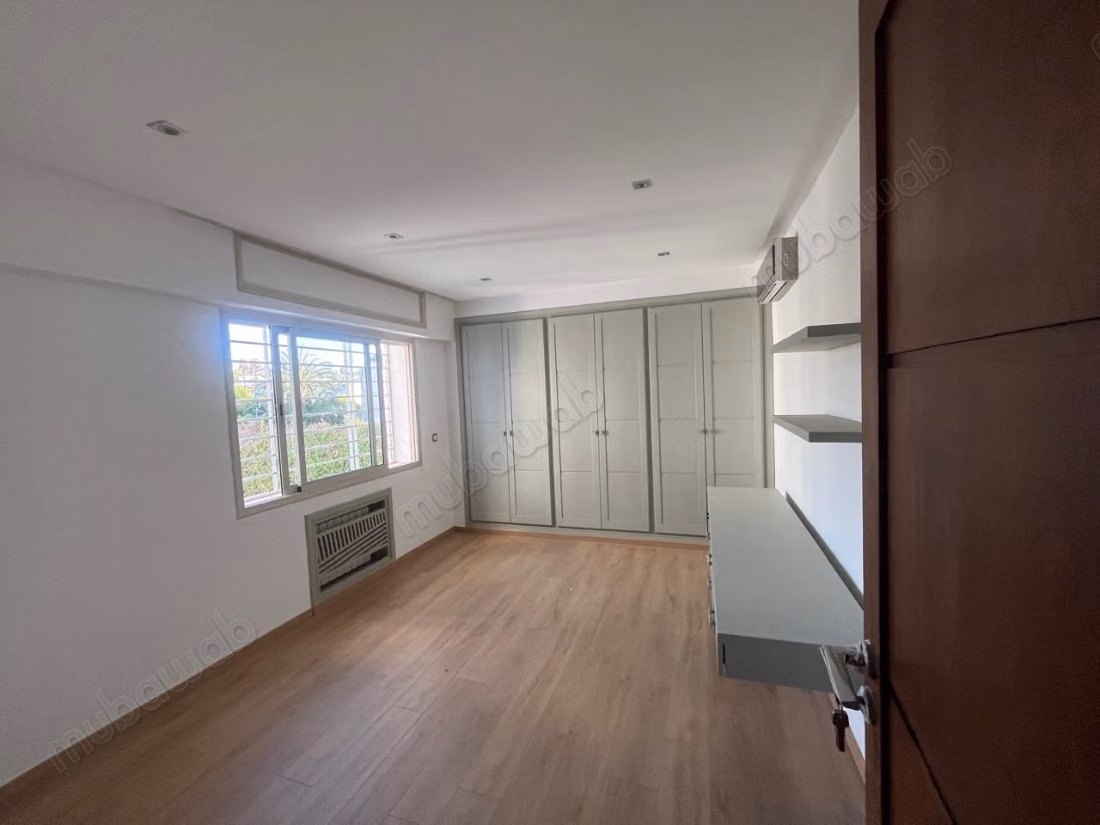 Premium villa for office use for rent in Anfa. Area 1000 m². Beautiful terraces and garden